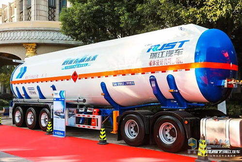 心服務 新未來 中集瑞江洗掃車盛裝亮相全國化工物流行業年會